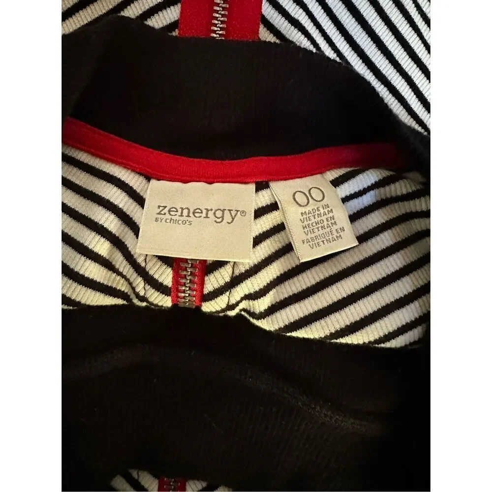 Zynergy by Chico’s sweater size 00 in Chico size.can be worn off shoulder also.